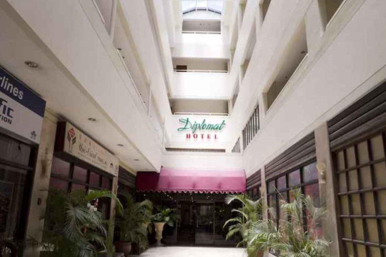 Diplomat Hotel Cebu Stadt Exterior foto