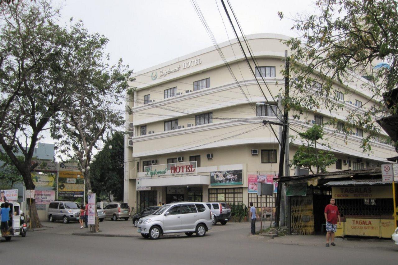 Diplomat Hotel Cebu Stadt Exterior foto