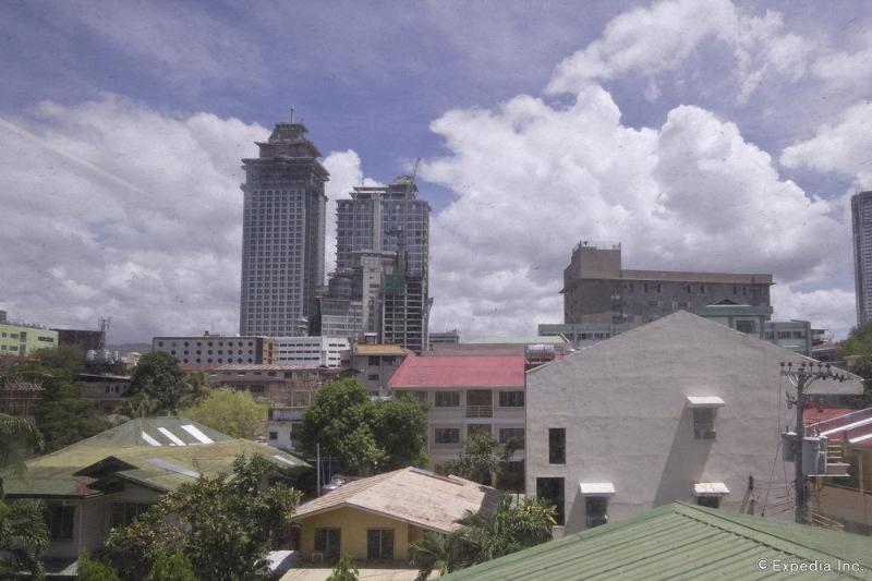 Diplomat Hotel Cebu Stadt Exterior foto