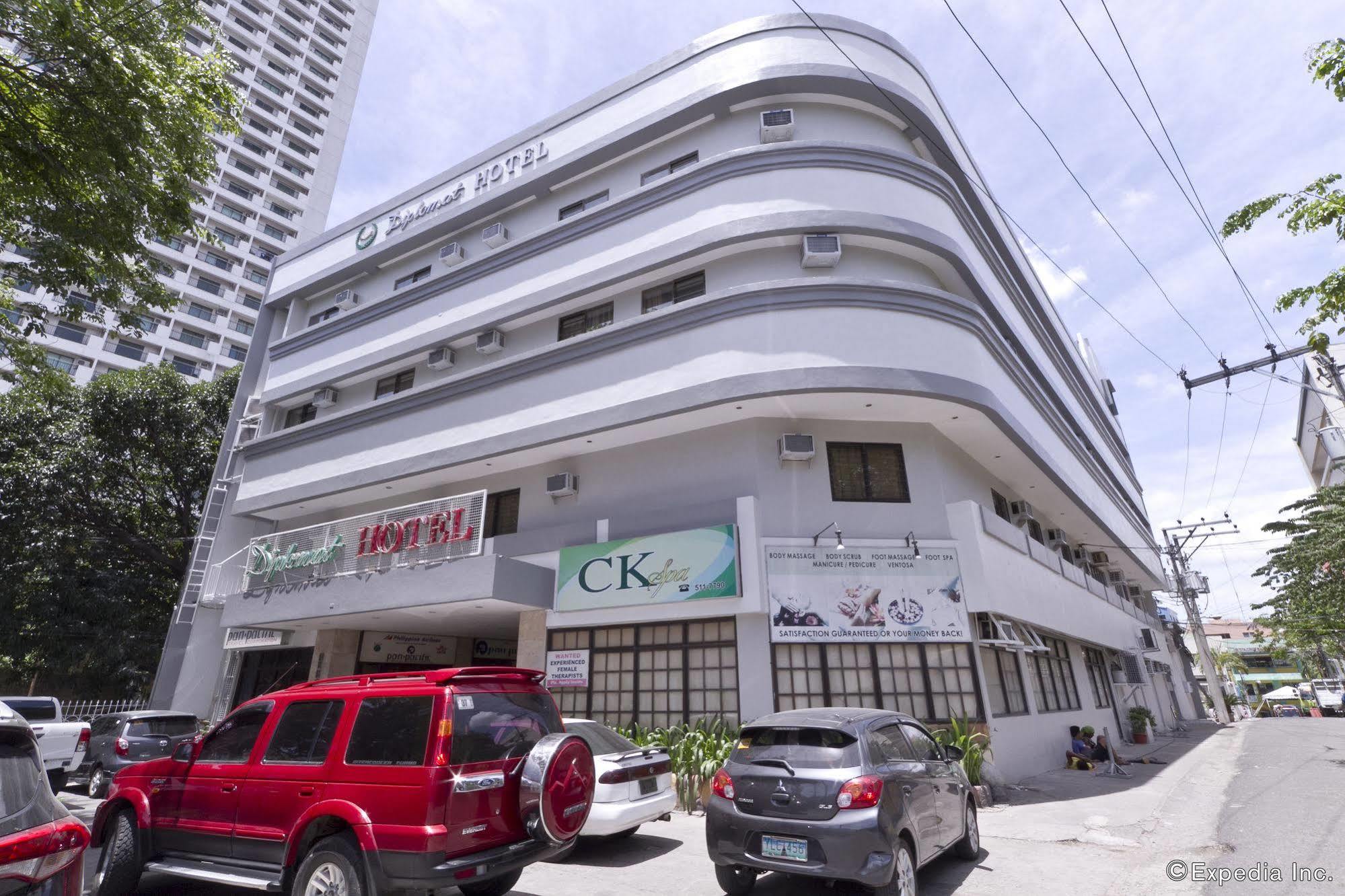 Diplomat Hotel Cebu Stadt Exterior foto