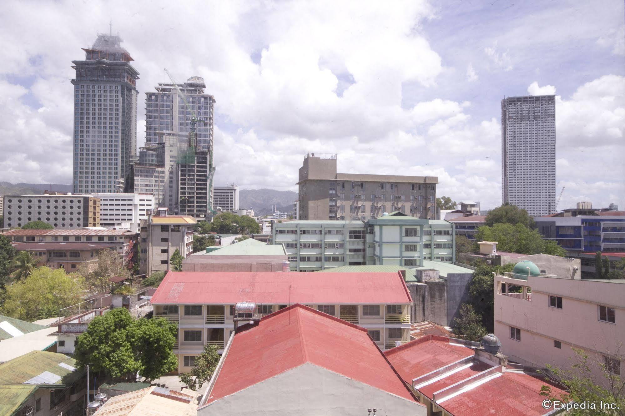 Diplomat Hotel Cebu Stadt Exterior foto