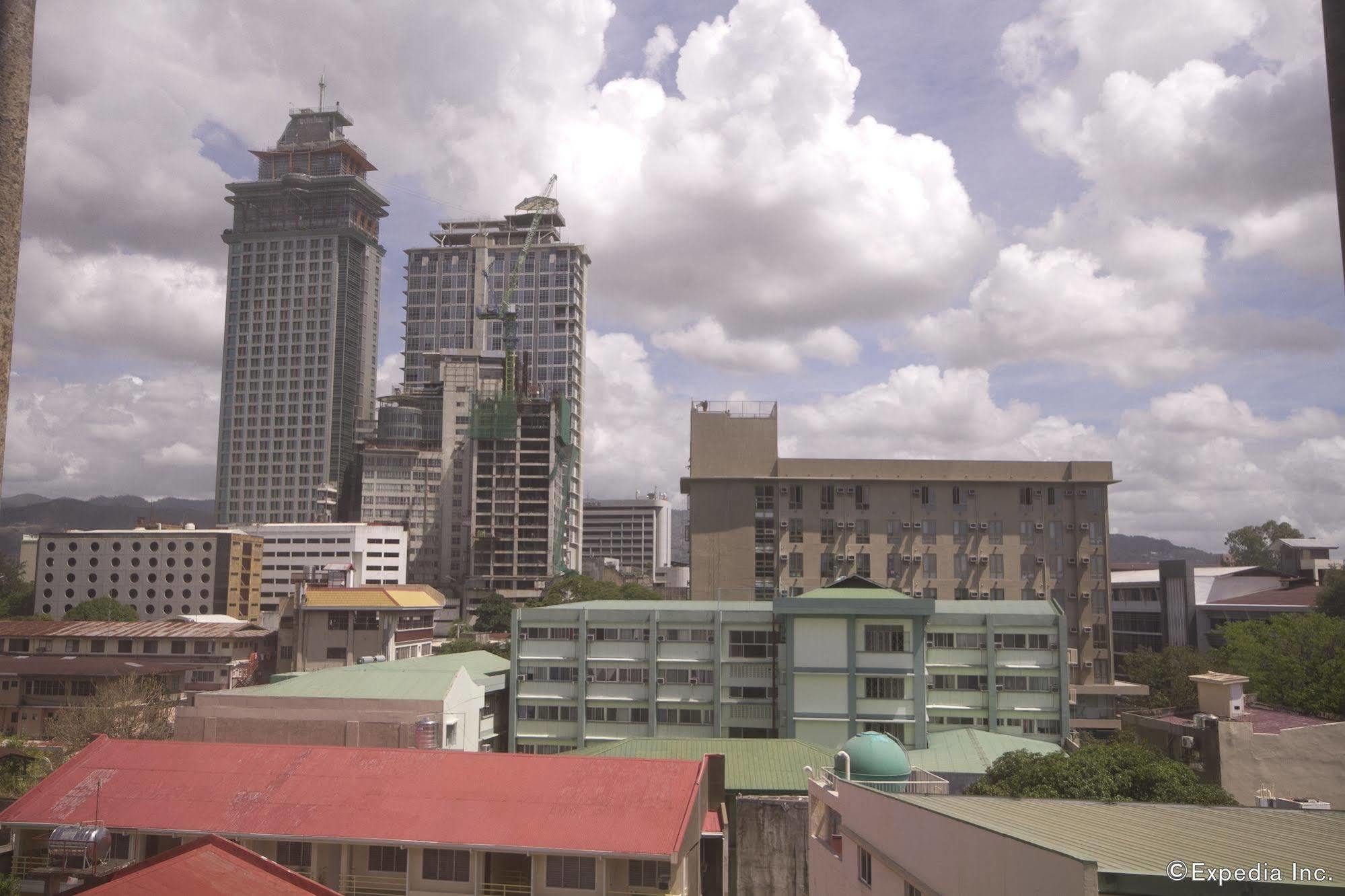 Diplomat Hotel Cebu Stadt Exterior foto